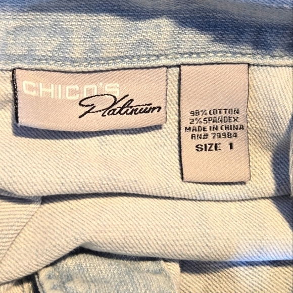 Chico's Platinum Vintage Light Wash Stretch Denim Jean Vest Size 1 Medium 8/10 - Picture 5 of 6